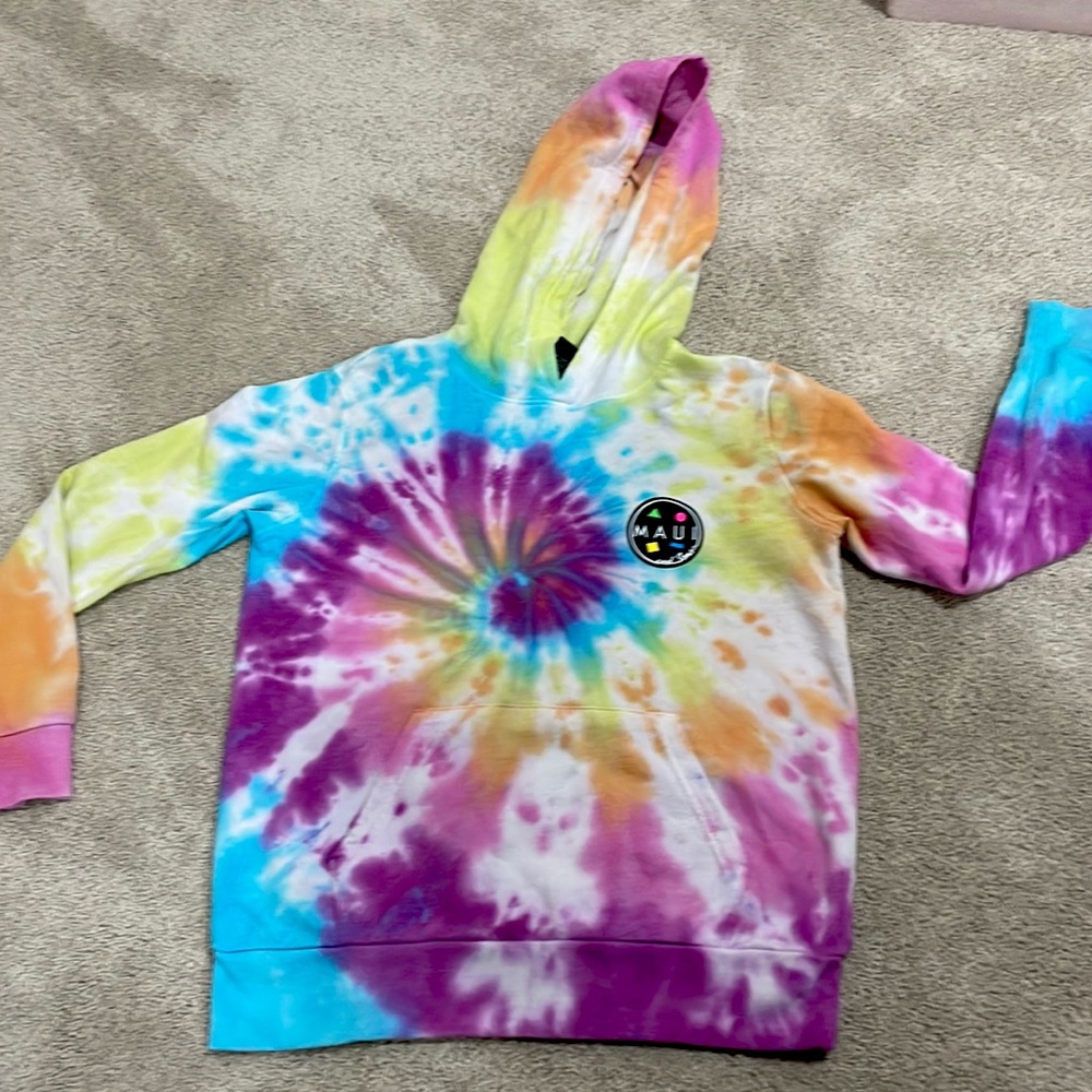 Maui long sleeved, soft hoodie with front pocket